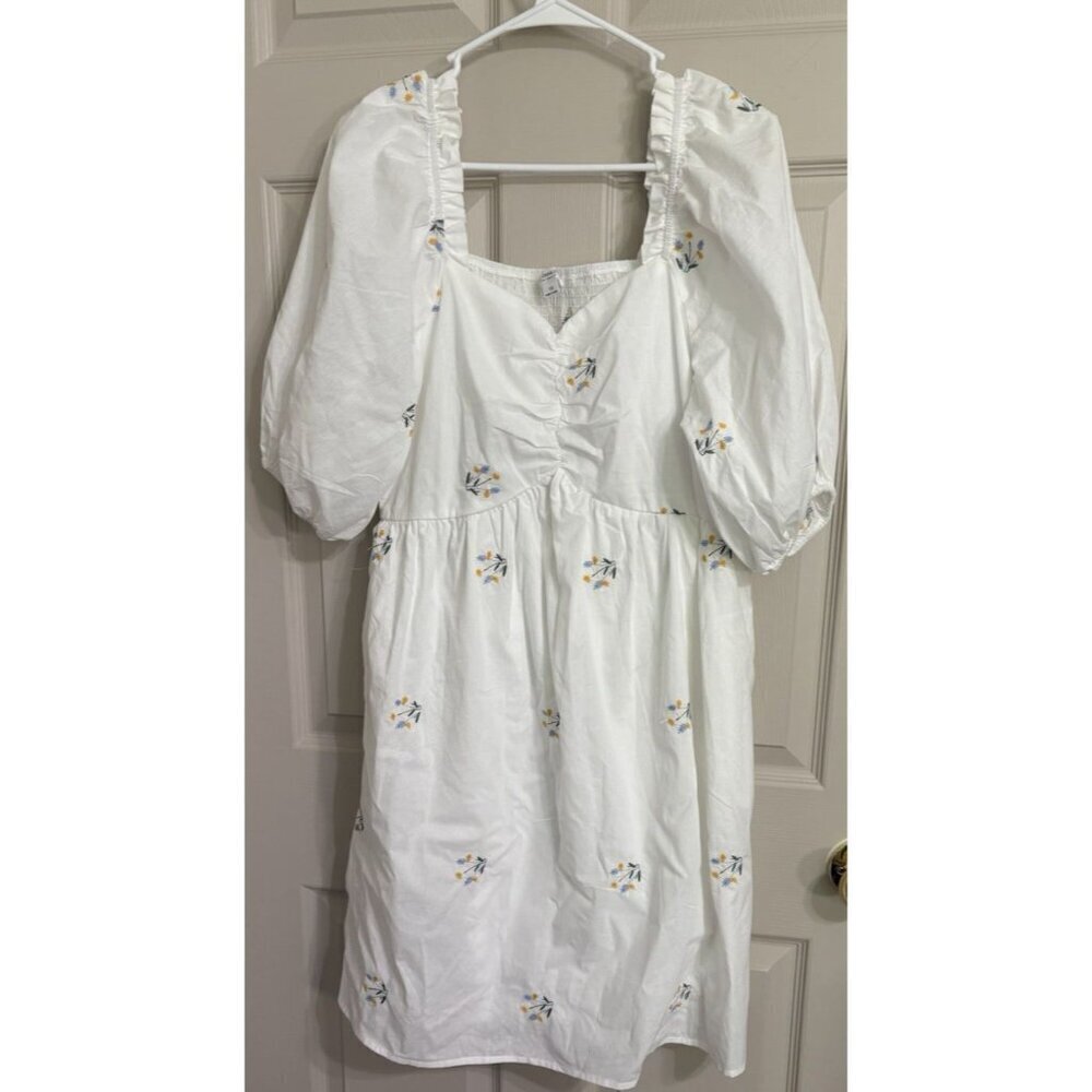 Chicsoul Dress White smocked back Floral Design Top Lined Womens Size 1X NEW